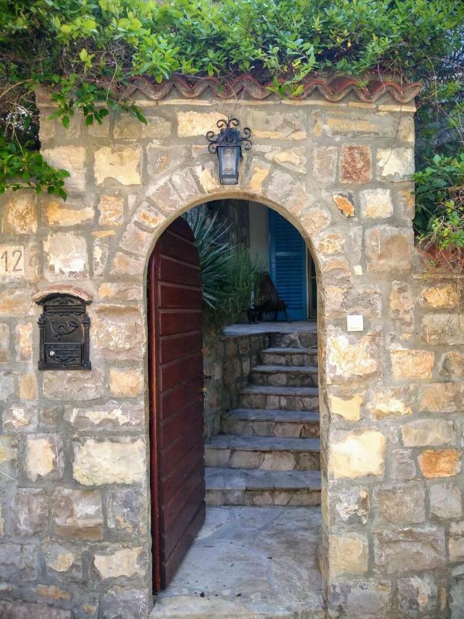 Sea-Side Old Stone Villa With A Private Garden Budva Dış mekan fotoğraf